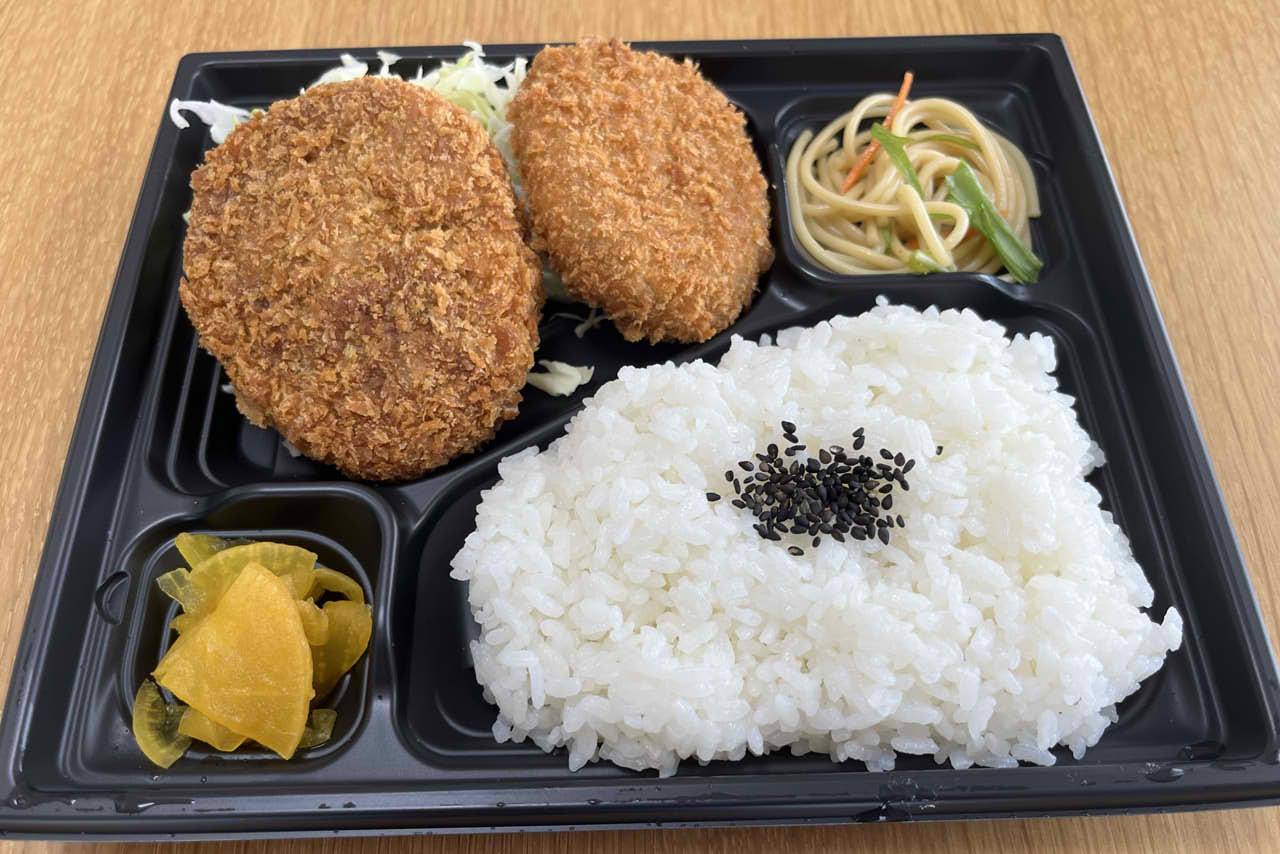 【大判小判】百舌鳥梅町のコロッケ名店！中百舌鳥駅近くのリーズナブルなお弁当で、肉汁たっぷりメンチカツも堪能