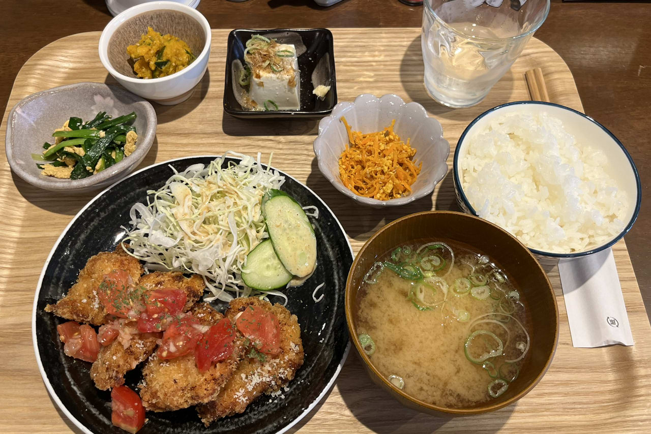 【きままdeまんま】深井駅からすぐの自分好みの小鉢と日替わりメインの定食