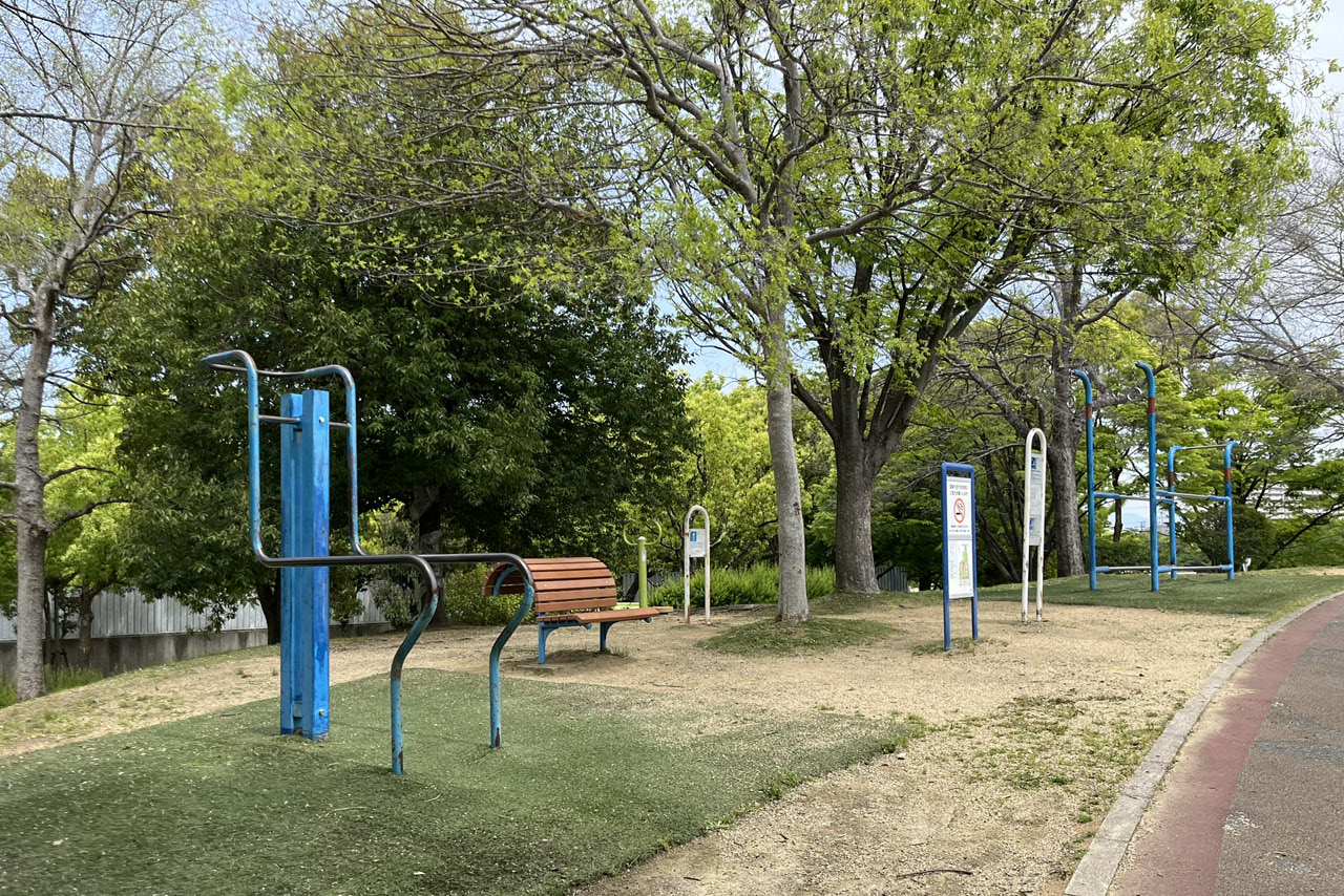 金岡公園の雰囲気や施設が伝わる現地の風景