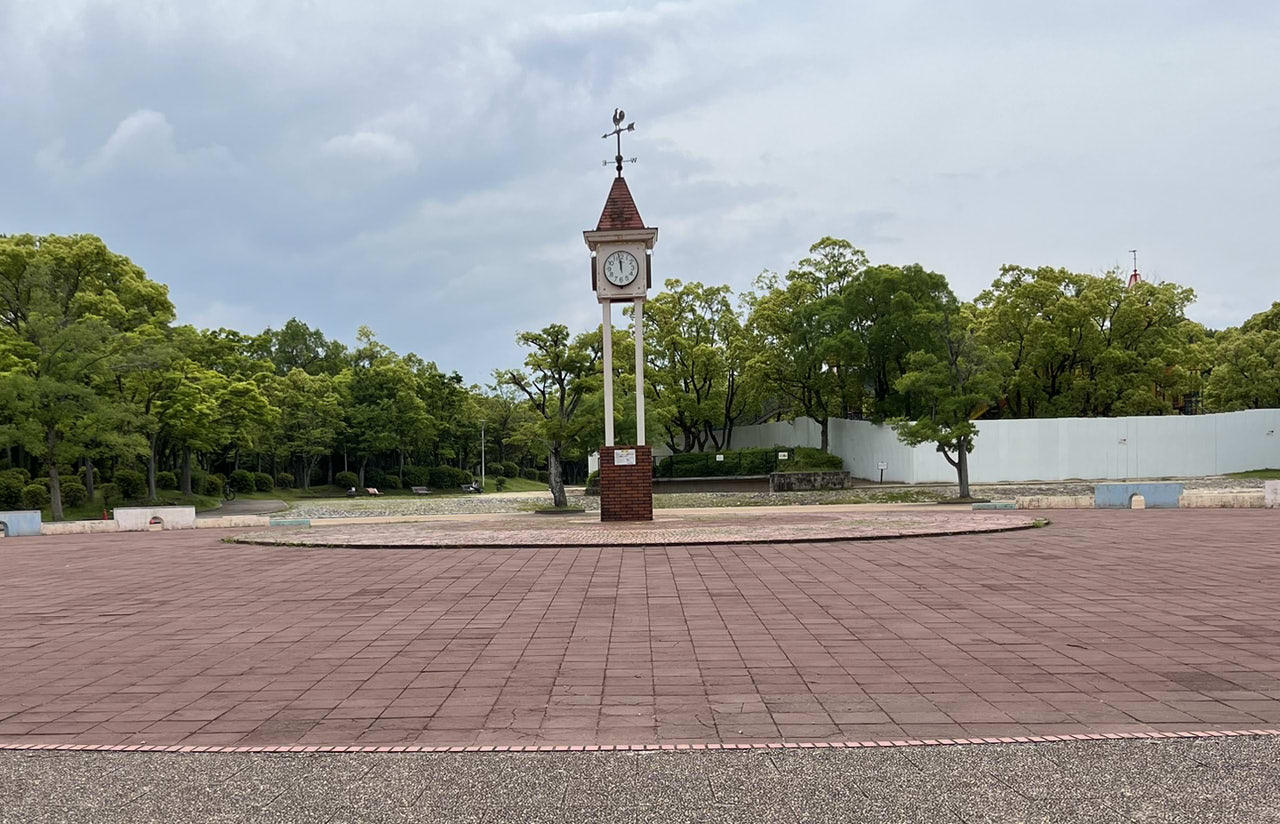 大泉緑地の園内風景。時計塔