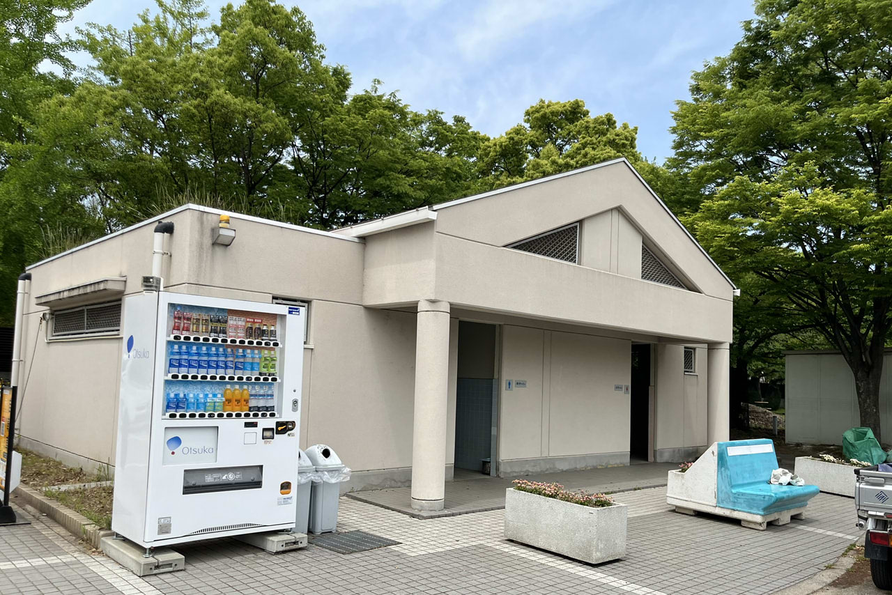 金岡公園の雰囲気や施設が伝わる現地の風景