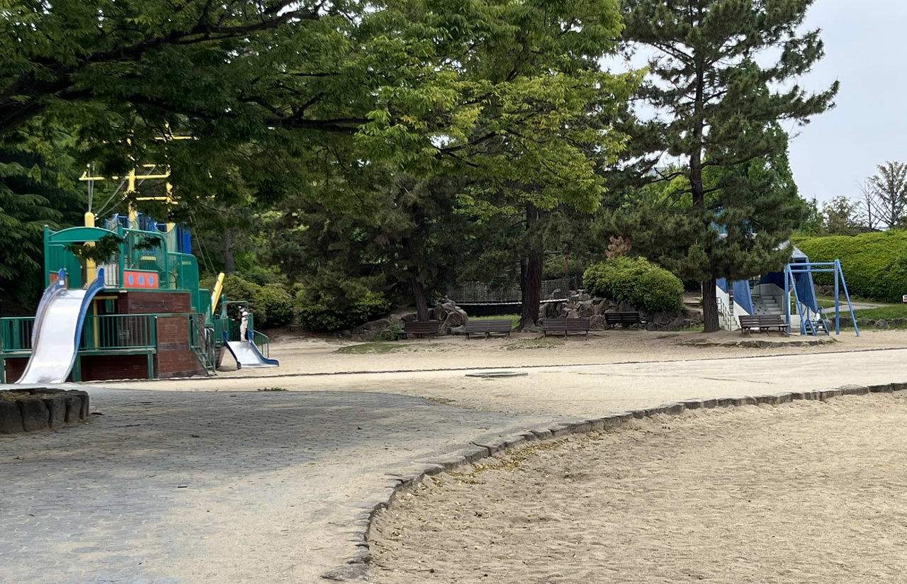 かいゆうランドの海をテーマにしたカラフルな遊具